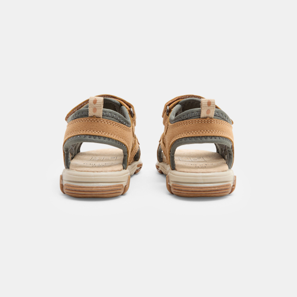 صندل لجميع التضاريس بيج من الجلد للأولاد الرضع